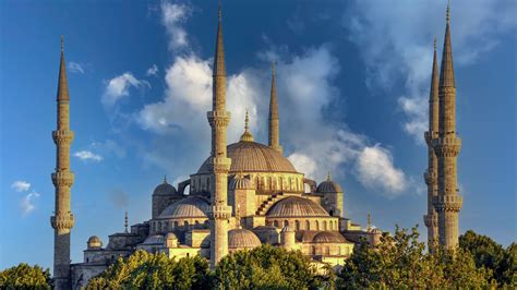 Fatih Camii: İstanbul Tarihinin ve Mimarisinin Muhteşem Bir Keşfi!