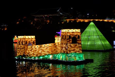  Jinju Songhyeonjeong Festival! Renowned Traditional Korean Architecture Meets Dynamic Lantern Displays