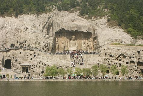 Yunyang Longmen Grottoes Ünlü Tarihi Heykeller ve Gizemli Atmosfer!